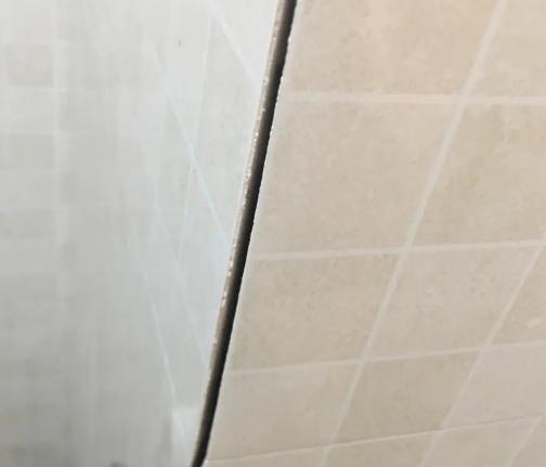 景谷瓷砖空鼓维修公司分享阳台瓷砖脱落的修复过程可以分为以下几个步骤