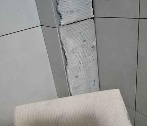 景谷瓷砖空鼓维修公司分享下厨房瓷砖脱落的补救措施。